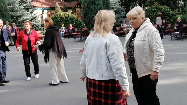 А я хочу тебя целовать Танцы в парке Горького Харьков Сентябрь 2021 смотреть онлайн