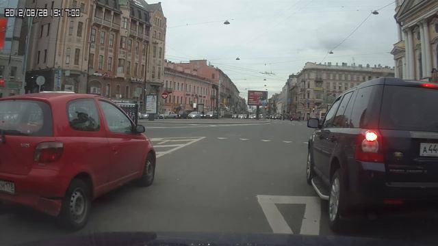 Дама задумалась о том, куда ей ехать... смотреть онлайн