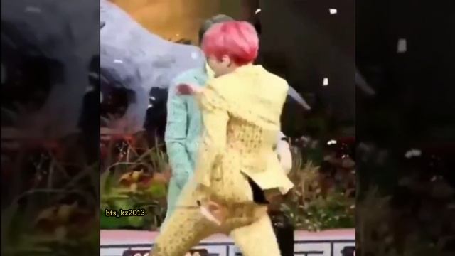 Jungkook. Бёдра Чонгука ??