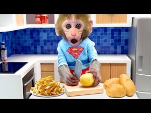 обезьянка готовит картофель фри