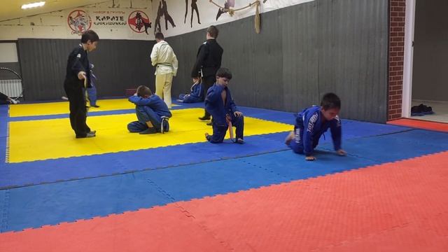 Азам Акачон Зик наша Ма 13 Март Кастира Мегирам Ай Бразилец Бо Розиги Худованд Мунис и Абубакр смотреть онлайн