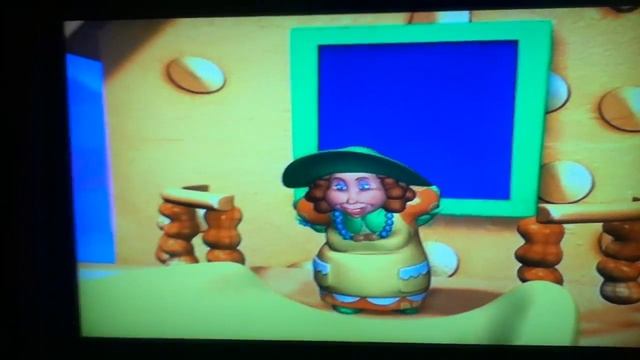 Candy Land Game - Grandma has trouble going down a slide! смотреть онлайн