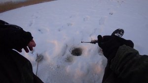 Поиск окуня. Рыбалка на Ладожском озере. Зимняя рыбалка на окуня.