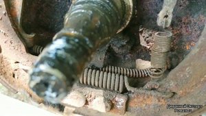 НЕ ДЕРЖИТ РУЧНИК! Замена троса ручника гольф 2. Volkswagen golf 2