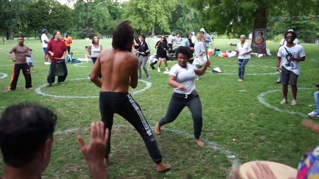 Capoeira in Rotterdam - Junho de Todos os Santos (Berimbau de Ouro CapoeiraSchool - Kriya Família) смотреть онлайн