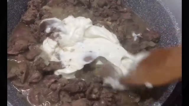 Куриная печень тушеная в сметане, пальчики оближешь! смотреть онлайн