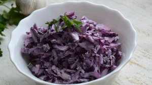 Салат из краснокочанной капусты с майонезом