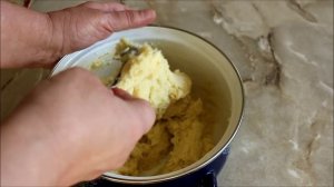 Суп с куриными крылышками и картофельными галушками