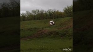 Нива едит, упёртый водитель порвал самоблок