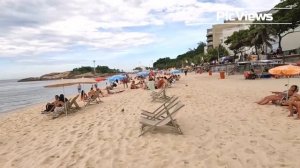 Лучший пляж в Бразилии. Пляж Ипанема. Рио-Де-Жанейро. Белый песок и чистая вода. Бразилия. Девушки