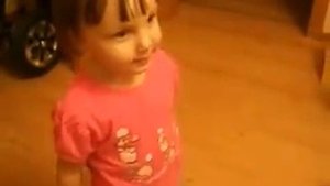 Девочке 2 годика, а она уже исполняет песню!!!