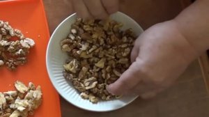 Как очищать кожуру у грецкого ореха и фундука.