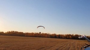 Старт и приземление Юры на самодельном паралёте ...