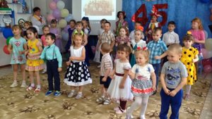 Игра танец «Кто играет не скучает»