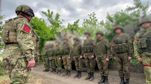 Российских военнослужащих за блестяще выполненные ...время спецоперации наградили прямо на передовой