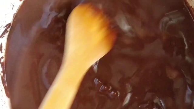 Десерт из ряженки и шоколада