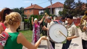 СЕРБИЯ.ЦЫГАНЕ-ТРУБАЧИ...А КАКОЙ ПРАЗДНИК БЕЗ НИХ???