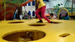 Joki Joya в ТРК Гранд Каньон в СПБ. Даша Скворцова играет в Йоки Джоки.