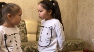 Аминка Витаминка. В семье где не один ребёнок -всегда так !!! Всех в детстве одинаково одевают ???