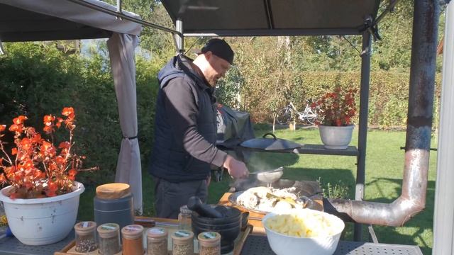 ВКУСНЫЙ РЕЦЕПТ СОВЕТУЮ ПОВТОРИТЬ! УХА на МЯСНОМ БУЛЬОНЕ в КАЗАНЕ смотреть онлайн