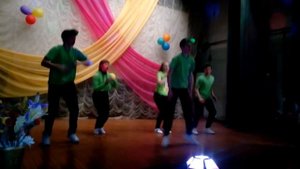 Танец под песню "пускай" интонация.