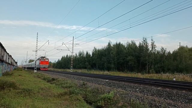 Электровоз ЧС2Т-1003 с поездом Сыктывкар-СПБ, на перегоне Заневский пост ||-Дача Долгорукова смотреть онлайн
