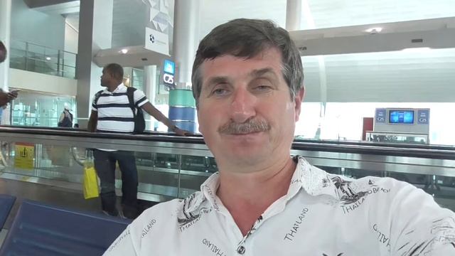 Дубай. Аэропорт. В ожидании самолета в Санкт-Петербург ( 17.05.2015 ) смотреть онлайн