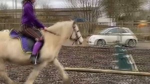 Споткнуться на правую или левую ногу. Народные приметы.
