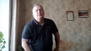 Перекрестился пудовой гирей, каждой рукой, попеременно.mp4