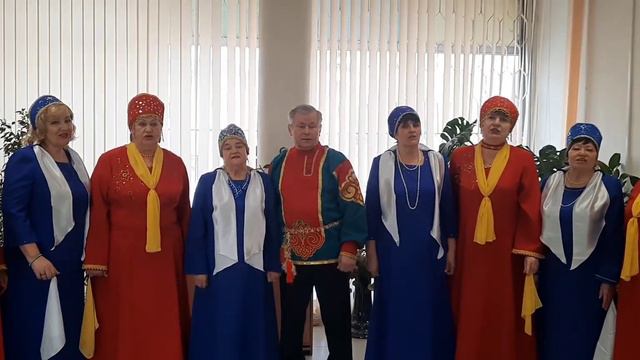 Ансамбль Кировчанка. Шла гармошка вдоль села. смотреть онлайн