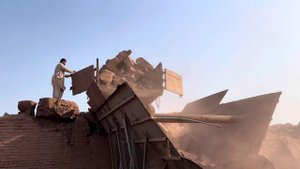 Строительство, дробление крупных камней в мелкую фракцию