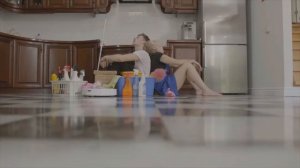 Как помыть натяжной потолок: 6 ЭФФЕКТИВНЫХ СПОСОБОВ добиться чистоты