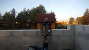 Кладка стен из газоблока на клей пену, армирование Полтора месяца работы в одно лицо за одно видео