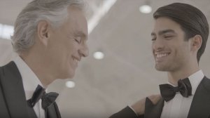 Отец и сын Андреа Бочеллии  Маттео Бочелли- Fall On Me / Пади в мои объятия