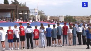 У Древнего и Нового Херсонеса молодёжь развернула флаг России