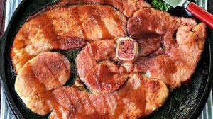 Свиной окорок на сковороде