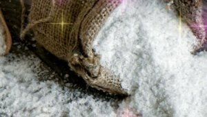 Бросьте щепотку соли в мусор, чтобы покончить с крайней бедностью. Как выносить выбрасывать из дома