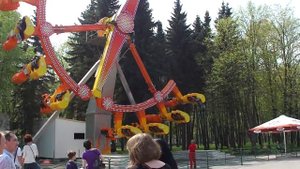 аттракцион Хоппла, Диво Остров