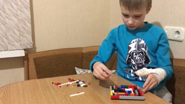 Я делаю лабиринт из Лего для шарика смотреть онлайн