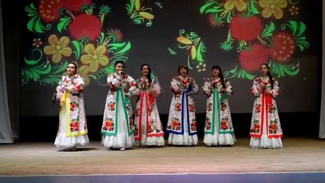 Народный коллектив ансамбль русской песни «Раздолье» песня «По воду»