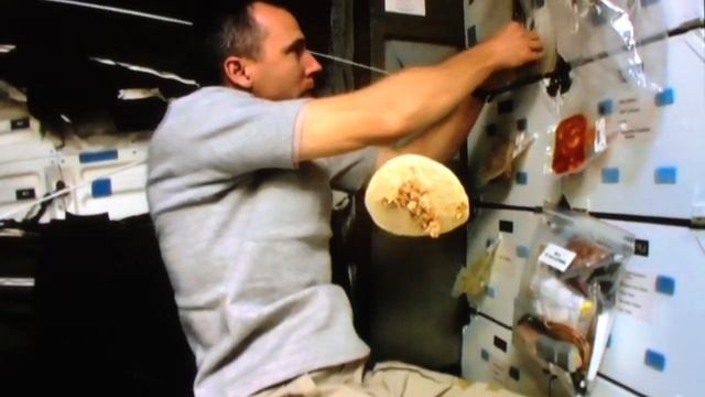 How To Make a Burrito in SPACE смотреть онлайн
