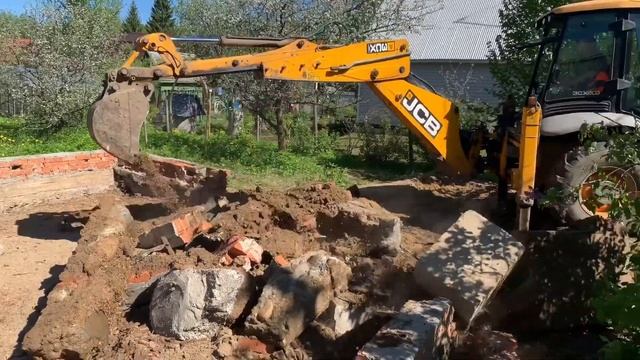 Демонтаж фундамента Мск|как быстро и легко снести фундамент трактором Jcb