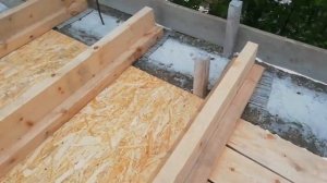 Опилкобетон. Межэтажное перекрытие. Уложил балки, подшил потолок.