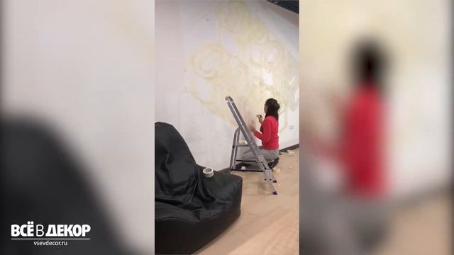 Процесс нанесения граффити на стены в магазине Декатлон. Роспись стен. ВСЁВДЕКОР. смотреть онлайн