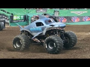 Monster Jam Ист-Резерфорд 2021 Мегалодон