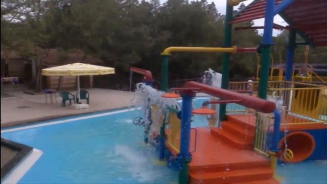 Водный аттракцион в парке развлечений " Мтацминда " смотреть онлайн