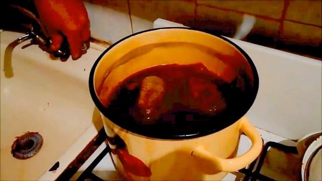 КАК БЫСТРО ПОЧИСТИТЬ СВАРЕННУЮ ТОЛЬКО ЧТО СВЕКЛУ... смотреть онлайн