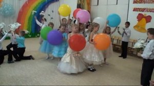 красивый танец "ДЕТСТВО" с шарами в д/саду