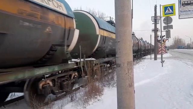 ТЭМ7А-0678 с цистернами смотреть онлайн