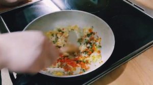 Рис с яйцом и овощами.
